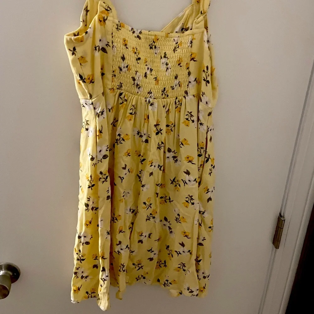 Old Navy Women’s Floral Butter Yellow Sundress Size S - Picture 3 of 4